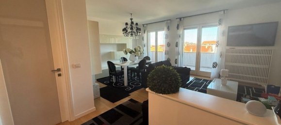 4 bedrooms Apartment in Civitanova Marche, Italy No. 372811 2