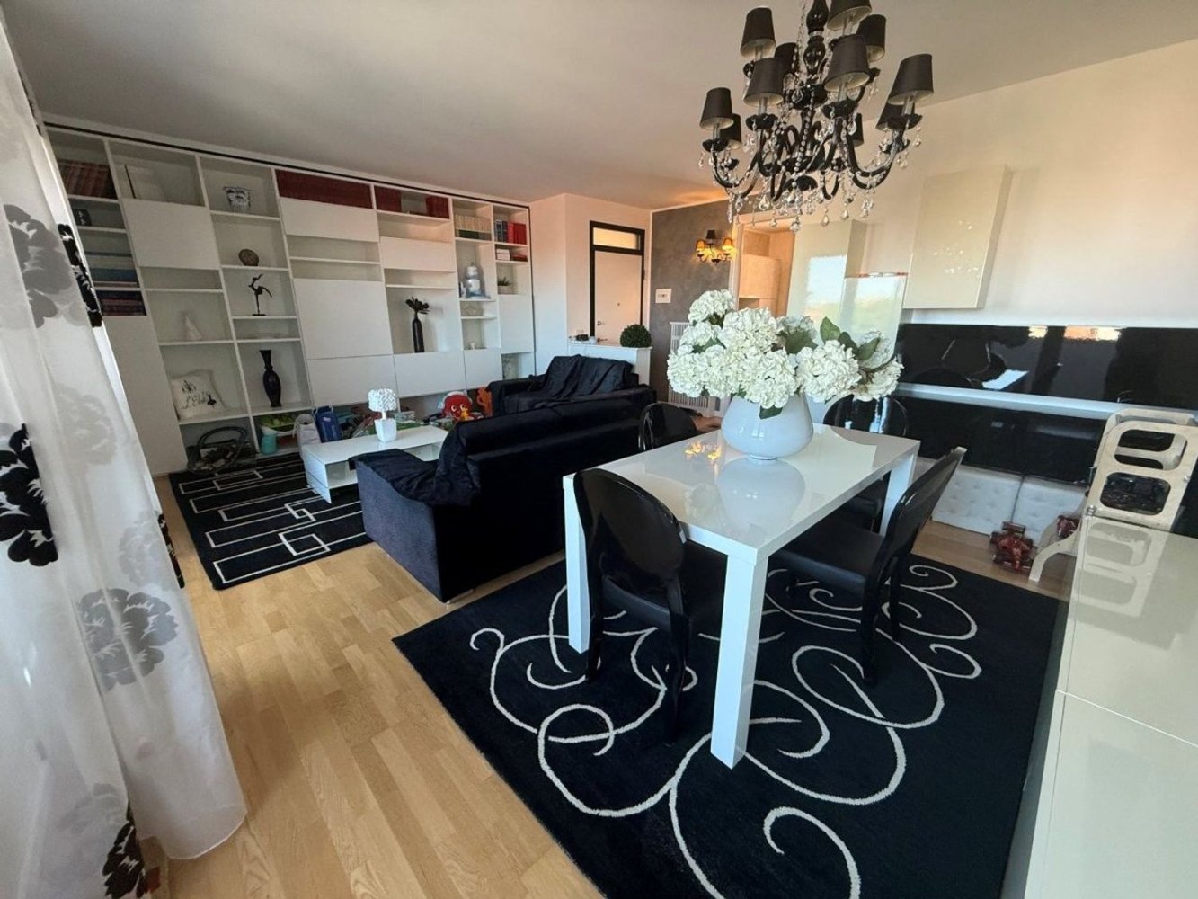 4 bedrooms Apartment in Civitanova Marche, Italy No. 372811