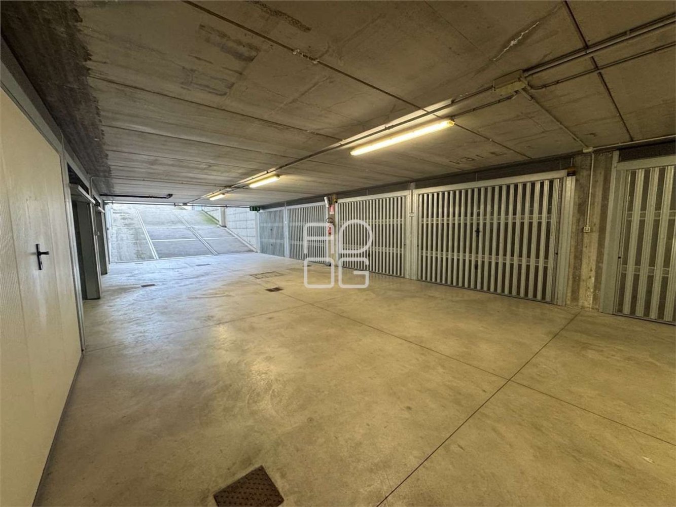 Garage à Desenzano del Garda, Italy 40m² No. 375728