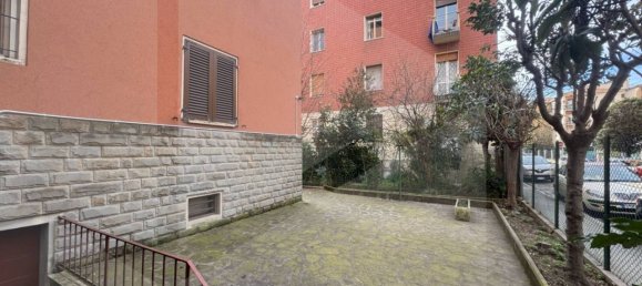 4 rooms Apartment in Bologna, Italy No. 27125 8
