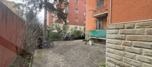 4 rooms Apartment in Bologna, Italy No. 27125 3