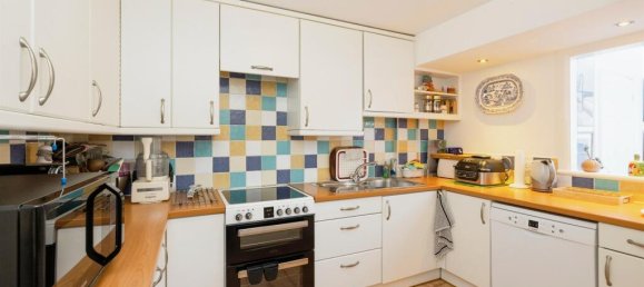 3 bedrooms House in Bushey, United Kingdom No. 6207 2