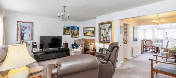 3 bedrooms House in Bushey, United Kingdom No. 6207 8