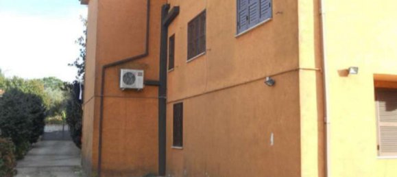5 rooms Apartment in Lariano, Italy No. 190869 3