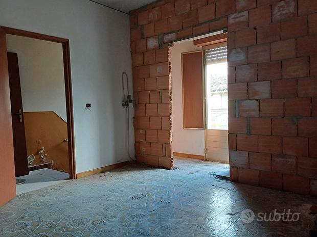 6 rooms House in Chiaramonte Gulfi, Italy No. 251306