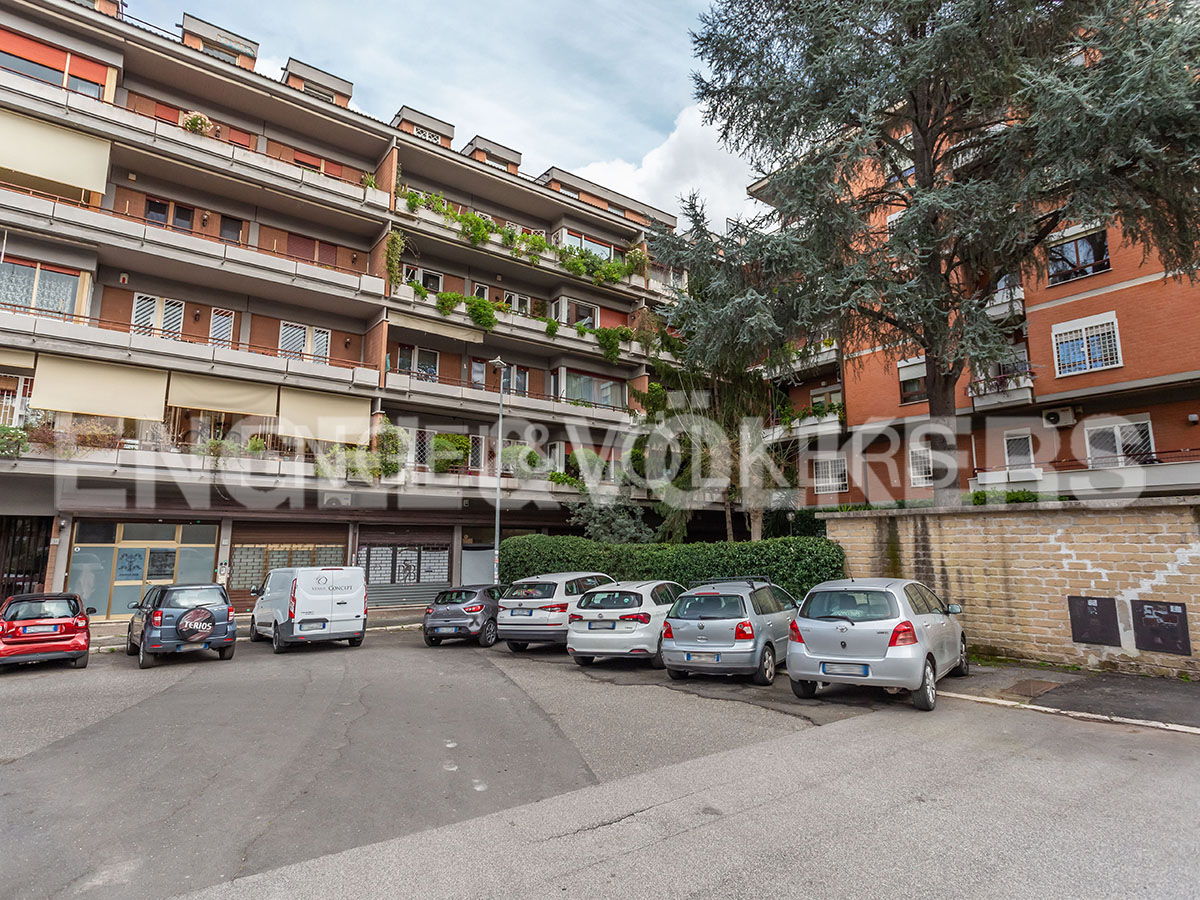 4غرفة عقار تجاري في Rome, Italy رقم 104974