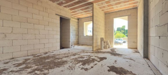 4 bedrooms House in Carmiano, Italy No. 357601 7