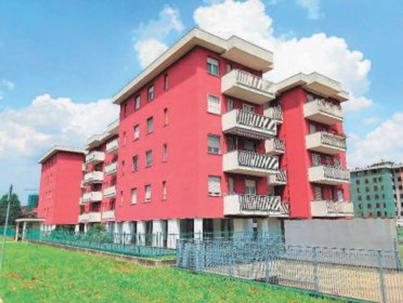 Apartamento de 4 divisões em Garbagnate Milanese, Italy N.º 6881