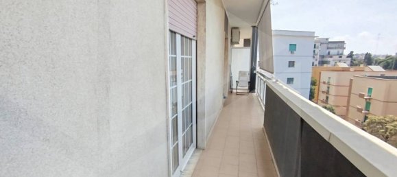 Apartamento de 3 habitaciónes en Bari, Italy No. 29134 17