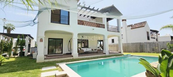 3 bedrooms Villa in Estepona, Spain No. 170170 3