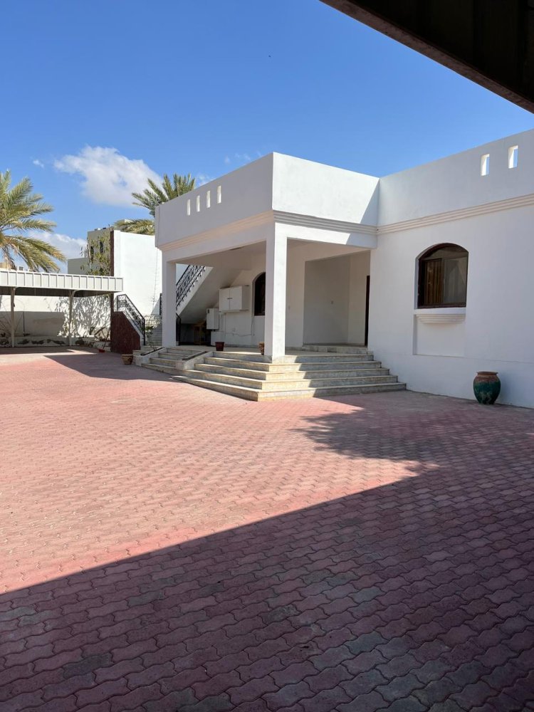 Villa de 7 dormitorios en Al Qurm, Oman No. 1094