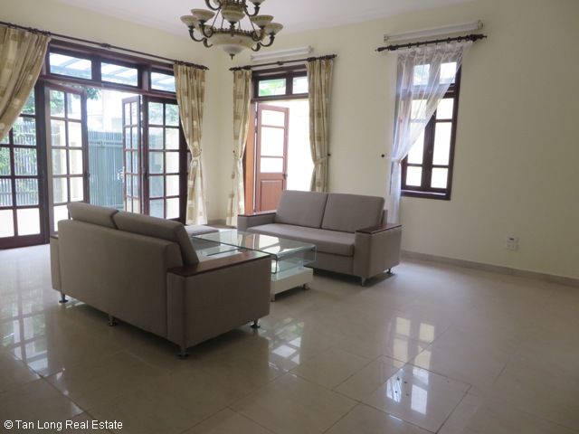 Вилла с 4 спальнями в Тэйхо, Вьетнам № 3905