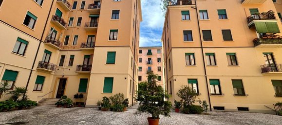 2 bedrooms Apartment in Milan, Italy No. 316919 2