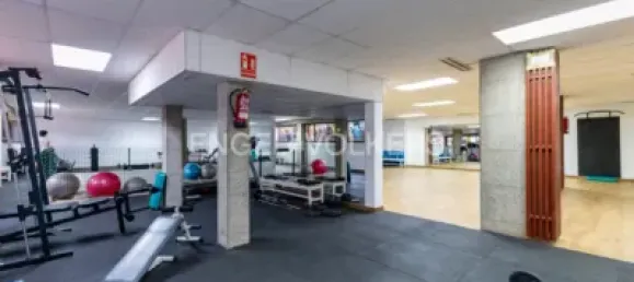 Apartamento de 4 dormitorios en Madrid, Spain No. 176746 35