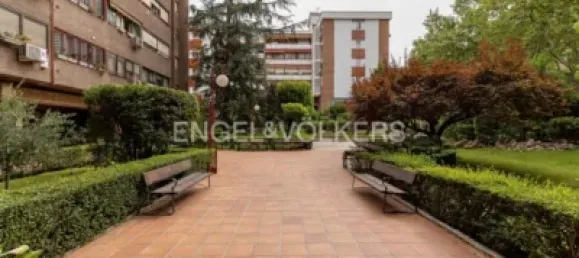 Apartamento de 4 dormitorios en Madrid, Spain No. 176746 49