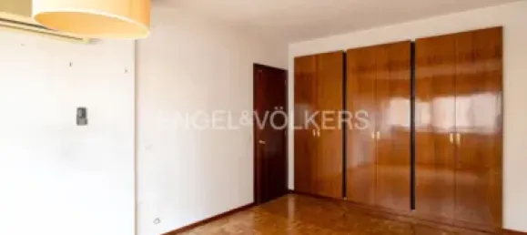 Apartamento de 4 dormitorios en Madrid, Spain No. 176746 12