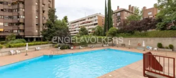 Apartamento de 4 dormitorios en Madrid, Spain No. 176746 28
