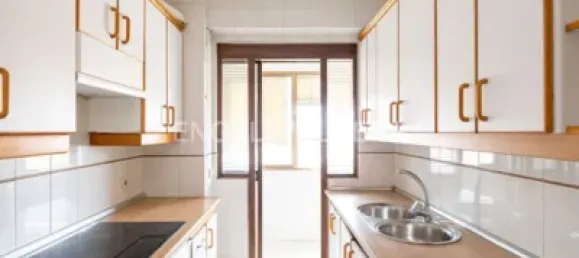 Apartamento de 4 dormitorios en Madrid, Spain No. 176746 6