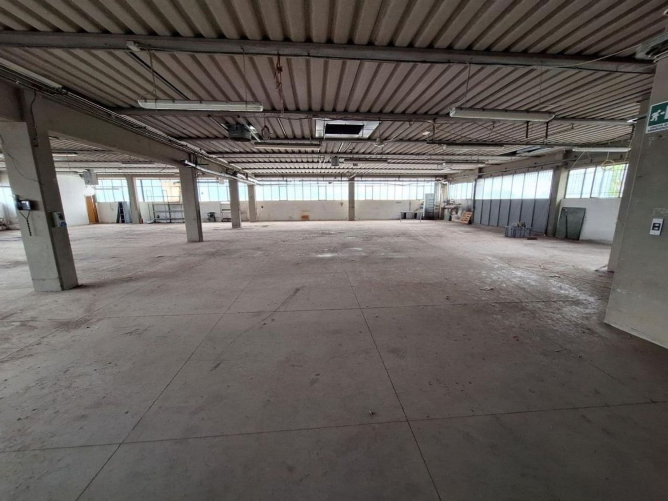 726m² Warehouse in Carmignano, Italy No. 371465