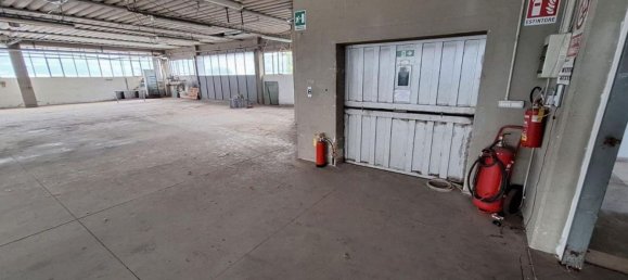 726m² Warehouse in Carmignano, Italy No. 371465 5