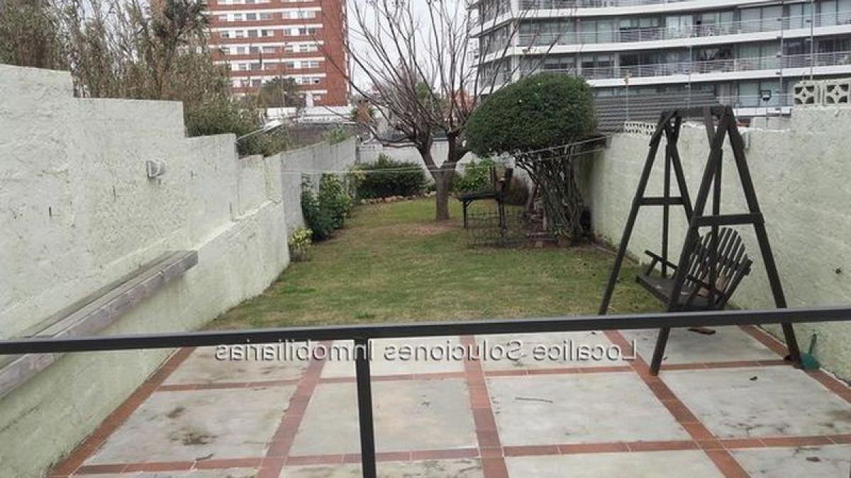 3 bedrooms House in Montevideo, Uruguay No. 6411