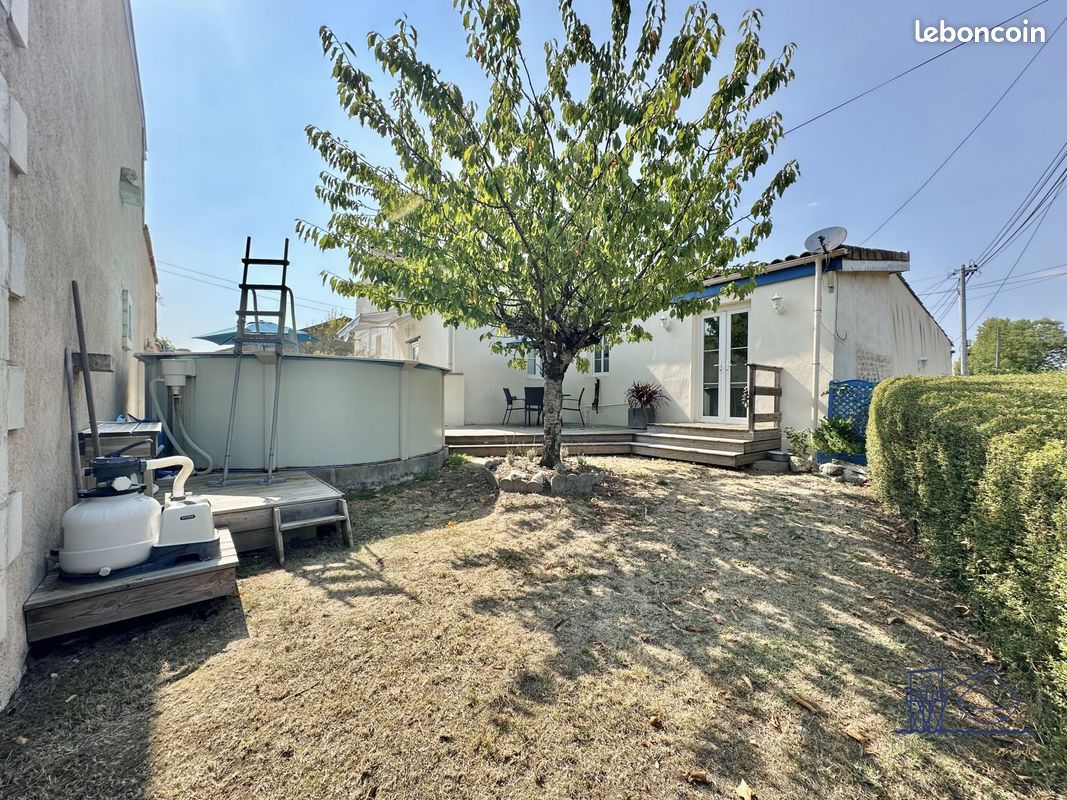 2 chambres Maison à Charente-Maritime, France No. 335644