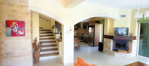 5 bedrooms Villa in Paralimni, Cyprus No. 921 2