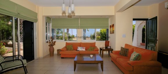 5 bedrooms Villa in Paralimni, Cyprus No. 921 13