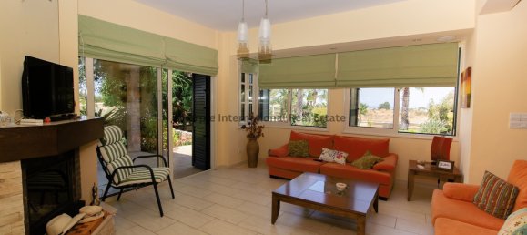 5 bedrooms Villa in Paralimni, Cyprus No. 921 8