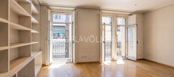 4 bedrooms Apartment in Madrid, Spain No. 137370 2