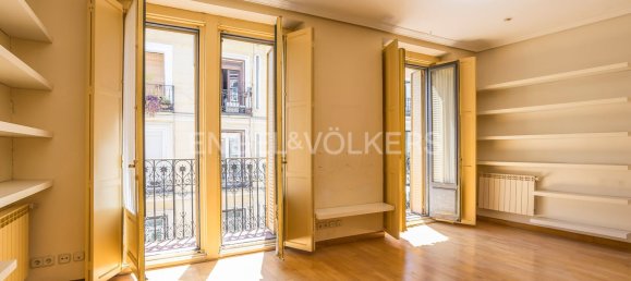4 bedrooms Apartment in Madrid, Spain No. 137370 5