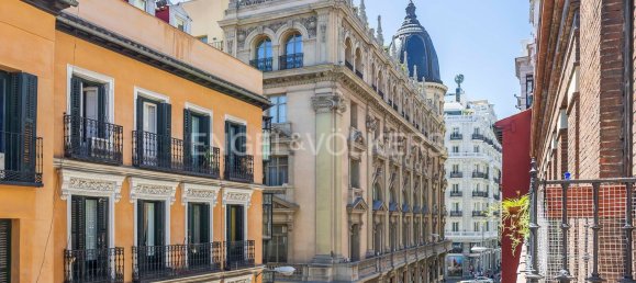 4 bedrooms Apartment in Madrid, Spain No. 137370 3