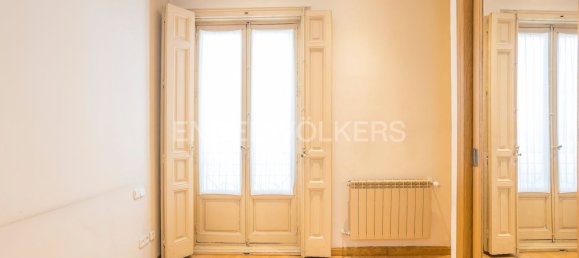 4 bedrooms Apartment in Madrid, Spain No. 137370 17