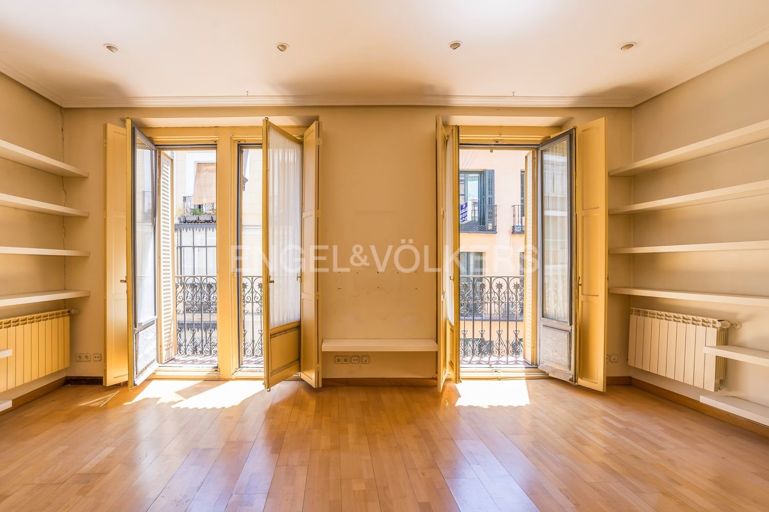 4 bedrooms Apartment in Madrid, Spain No. 137370