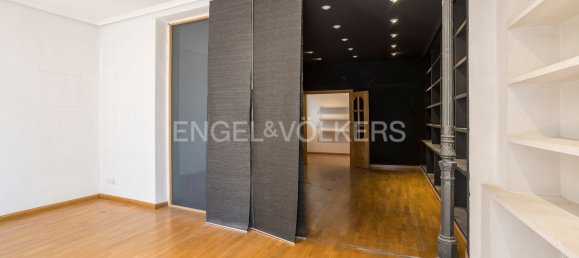 4 bedrooms Apartment in Madrid, Spain No. 137370 12