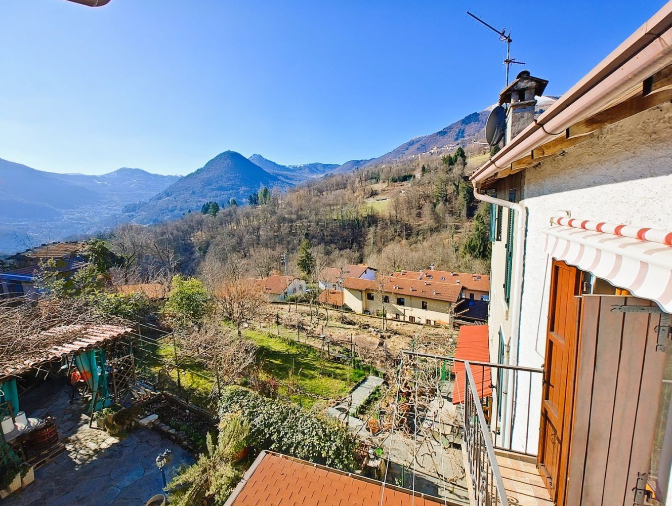 3 rooms House in Centro Valle Intelvi, Italy No. 183280