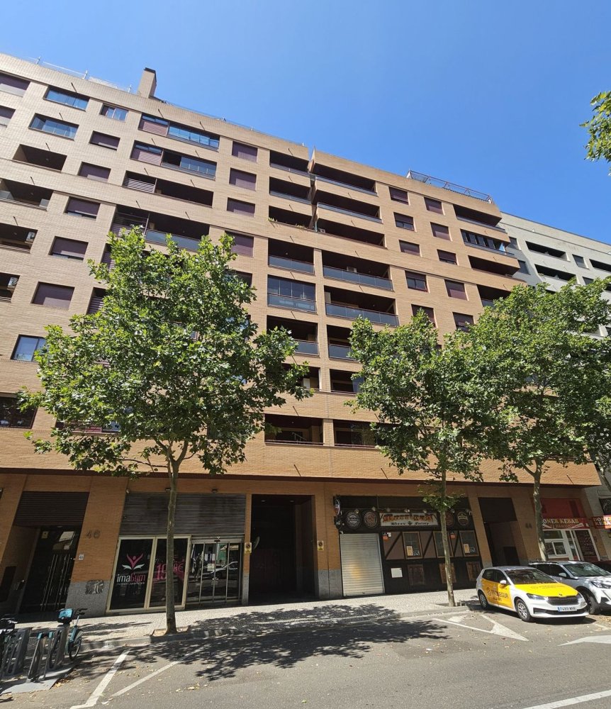 4 bedrooms Apartment in Zaragoza, Spain No. 184333