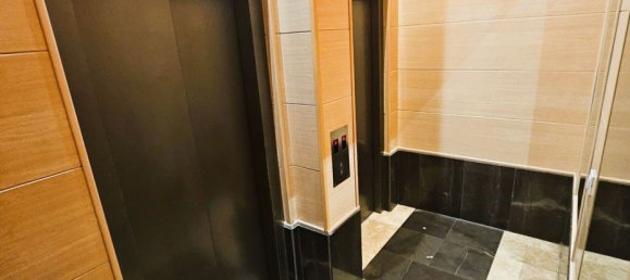 4 bedrooms Apartment in Zaragoza, Spain No. 184333 3