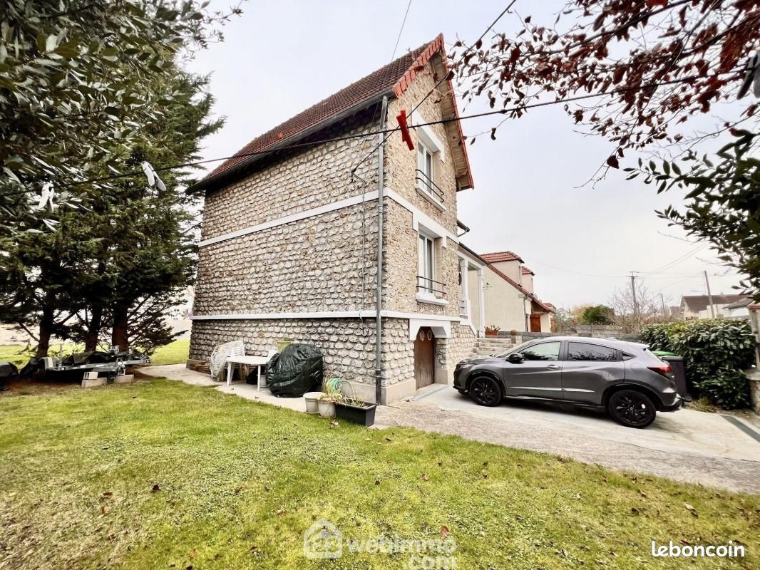 3 bedrooms House in Sainte-Genevieve-des-Bois, France No. 165510