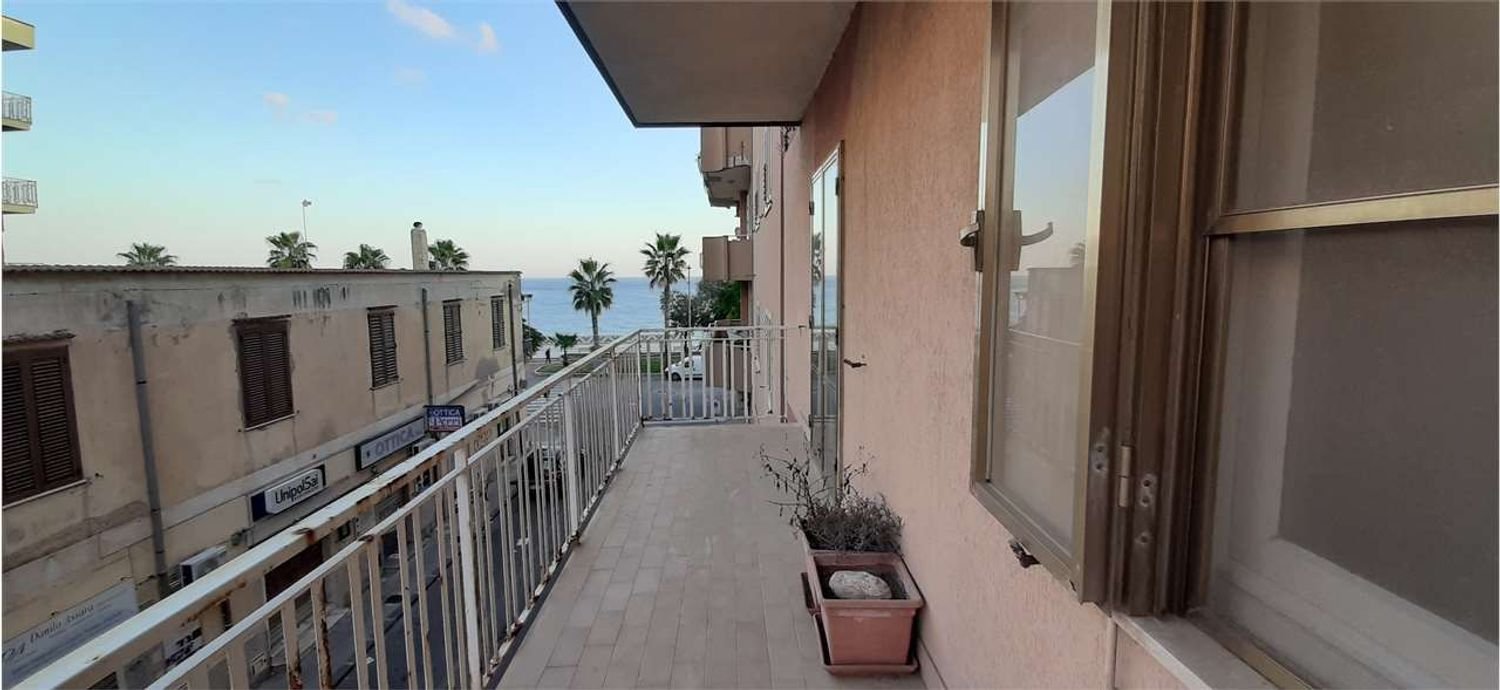 Квартира с 6 комнатами в Катандзаро, Италия № 178946