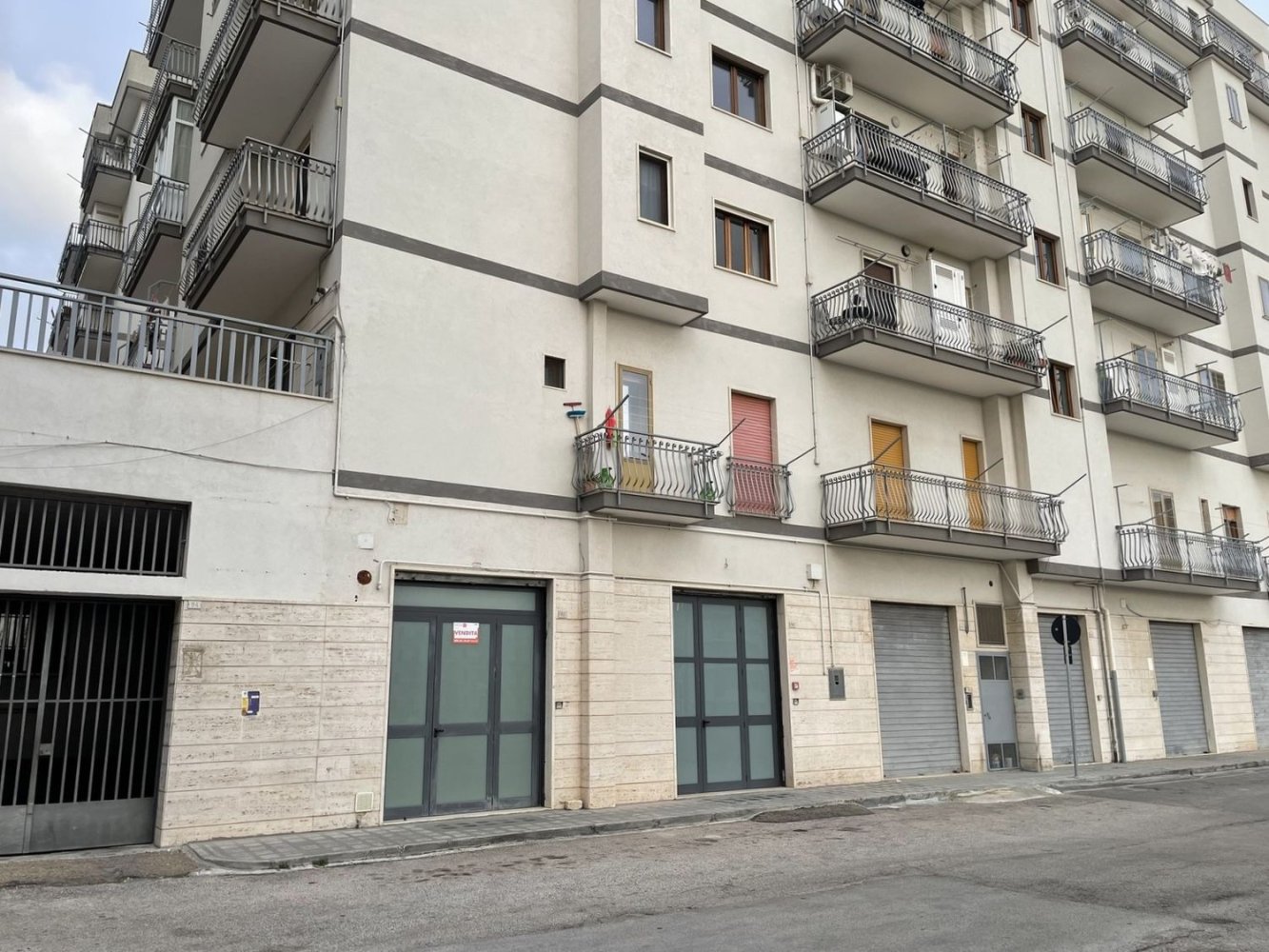 550m² Commercial property in Martina Franca, Italy No. 76519