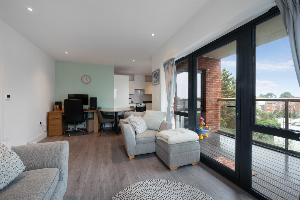 2 bedrooms Apartment in Surbiton, United Kingdom No. 9958