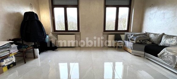 Apartamento de 4 dormitorios en Roncoferraro, Italy No. 225340 16