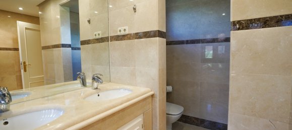 3 bedrooms Penthouse in Marbella, Spain No. 104428 22