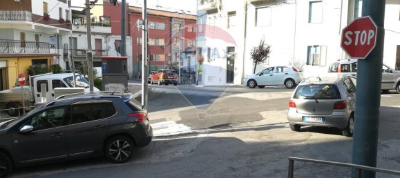 Квартира с 4 комнатами в Кьети, Италия № 127057 18