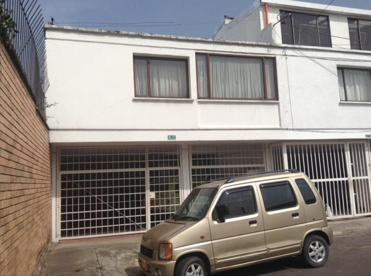 Casa de 4 dormitorios en Bogotá, Colombia No. 14818