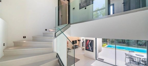 5 bedrooms Villa in Cannes, France No. 747 5