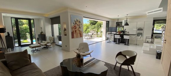 5 bedrooms Villa in Cannes, France No. 747 9