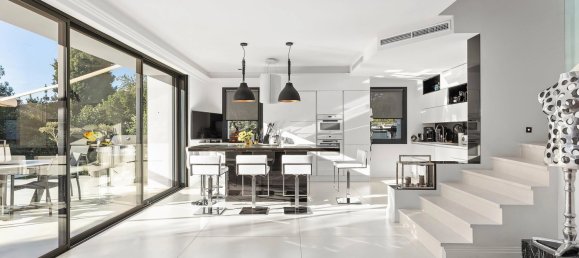 5 bedrooms Villa in Cannes, France No. 747 7