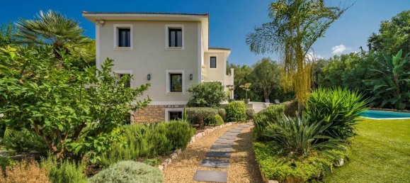 5 bedrooms Villa in Cannes, France No. 747 10